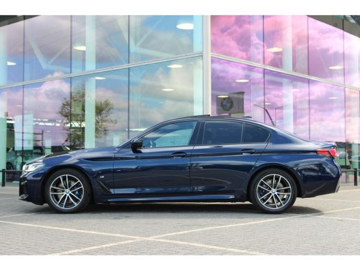 BMW 5 Serie 530i High Executive M Sport Automaat / Schuif-Kanteldak / Trekhaak / Laserlight / M Sportonderste... ActivLease financial lease