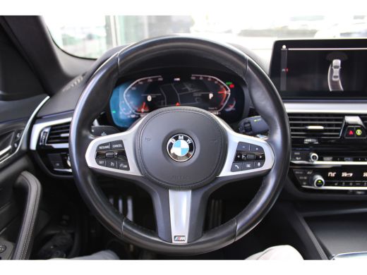 BMW 5 Serie 530i High Executive M Sport Automaat / Schuif-Kanteldak / Trekhaak / Laserlight / M Sportonderste... ActivLease financial lease