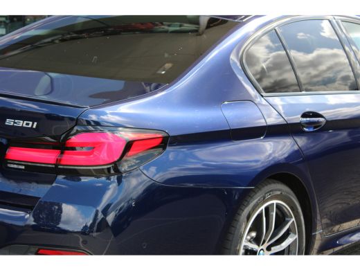BMW 5 Serie 530i High Executive M Sport Automaat / Schuif-Kanteldak / Trekhaak / Laserlight / M Sportonderste... ActivLease financial lease