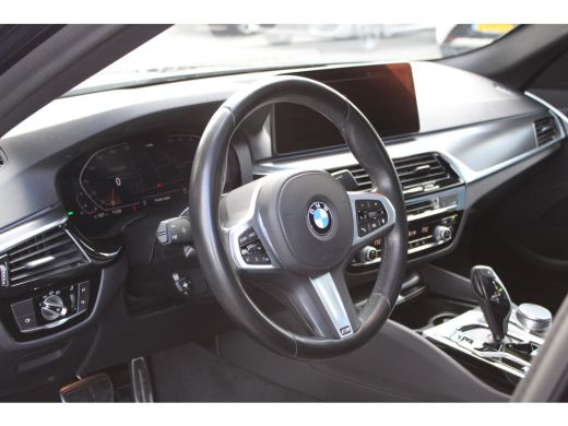 BMW 5 Serie 530i High Executive M Sport Automaat / Schuif-Kanteldak / Trekhaak / Laserlight / M Sportonderste... ActivLease financial lease
