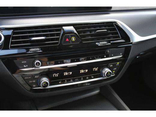 BMW 5 Serie 530i High Executive M Sport Automaat / Schuif-Kanteldak / Trekhaak / Laserlight / M Sportonderste... ActivLease financial lease