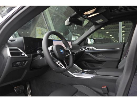 BMW i4 eDrive35 M Sport / Schuif-kanteldak / Adaptieve LED / Comfort Access / Stoelverwarming / BMW Live... ActivLease financial lease