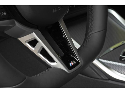 BMW i4 eDrive35 M Sport / Schuif-kanteldak / Adaptieve LED / Comfort Access / Stoelverwarming / BMW Live... ActivLease financial lease