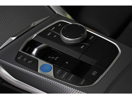 BMW i4 eDrive35 M Sport / Schuif-kanteldak / Adaptieve LED / Comfort Access / Stoelverwarming / BMW Live... ActivLease financial lease