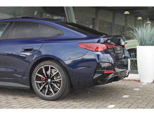 BMW i4 eDrive35 M Sport / Schuif-kanteldak / Adaptieve LED / Comfort Access / Stoelverwarming / BMW Live... ActivLease financial lease