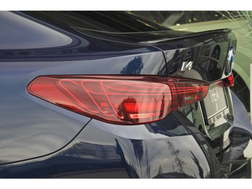 BMW i4 eDrive35 M Sport / Schuif-kanteldak / Adaptieve LED / Comfort Access / Stoelverwarming / BMW Live... ActivLease financial lease
