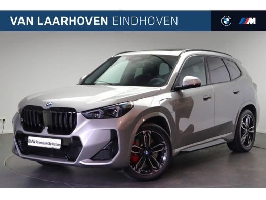 BMW X1 xDrive25e M Sport Automaat / Panoramadak / Trekhaak / Sportstoelen / Achteruitrijcamera / Adaptie...
