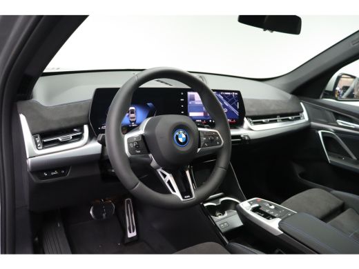 BMW X1 xDrive25e M Sport Automaat / Panoramadak / Trekhaak / Sportstoelen / Achteruitrijcamera / Adaptie... ActivLease financial lease