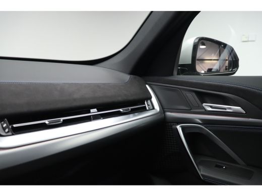 BMW X1 xDrive25e M Sport Automaat / Panoramadak / Trekhaak / Sportstoelen / Achteruitrijcamera / Adaptie... ActivLease financial lease