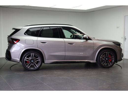 BMW X1 xDrive25e M Sport Automaat / Panoramadak / Trekhaak / Sportstoelen / Achteruitrijcamera / Adaptie... ActivLease financial lease