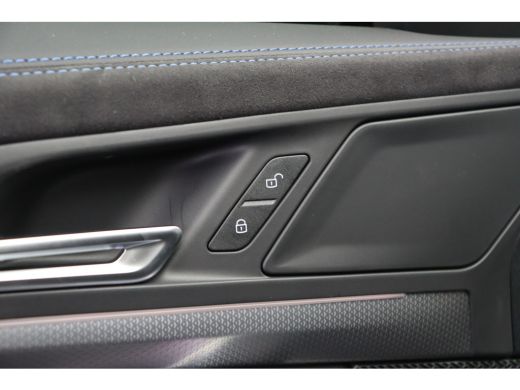 BMW X1 xDrive25e M Sport Automaat / Panoramadak / Trekhaak / Sportstoelen / Achteruitrijcamera / Adaptie... ActivLease financial lease