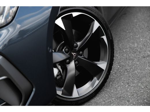 CUPRA Leon 1.5 TSI e-Hybrid 204pk Essential | Achteruitrijcamera | Keyless | Adaptive Cruise | 18" | Stoelve... ActivLease financial lease