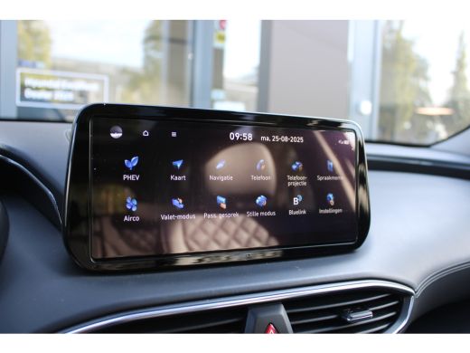 Hyundai Santa Fe 1.6 T-GDI PHEV Comfort Smart 7p. | Achterbank verstelbaar | Elektrisch glazen panorama-dak | Lede... ActivLease financial lease