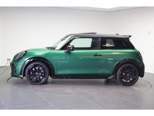 Mini 3-Deurs Cooper S Automaat / John Cooper Works / Pakket M / 18" JCW Lap Spoke 2-tone ActivLease financial lease