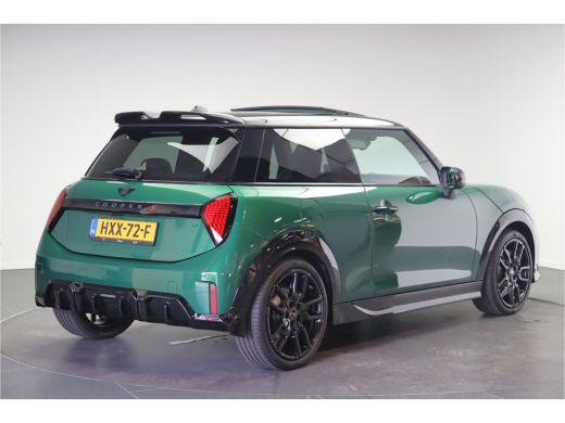 Mini 3-Deurs Cooper S Automaat / John Cooper Works / Pakket M / 18" JCW Lap Spoke 2-tone ActivLease financial lease