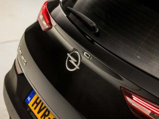 Opel Grandland X 1.2 Turbo Sport Automaat (APPLE CARPLAY, GROOT NAVI, GETINT GLAS, PARKEERSENSOREN, SPORTSTOELEN, ... ActivLease financial lease