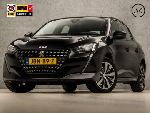Peugeot 208 1.2 PureTech Allure Sport Automaat (APPLE CARPLAY, GROOT NAVI, LANE ASSIST, SPORTSTOELEN, PARKEER...