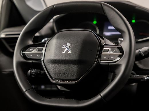 Peugeot 208 1.2 PureTech Allure Sport Automaat (APPLE CARPLAY, GROOT NAVI, LANE ASSIST, SPORTSTOELEN, PARKEER... ActivLease financial lease