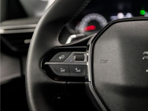Peugeot 208 1.2 PureTech Allure Sport Automaat (APPLE CARPLAY, GROOT NAVI, LANE ASSIST, SPORTSTOELEN, PARKEER... ActivLease financial lease