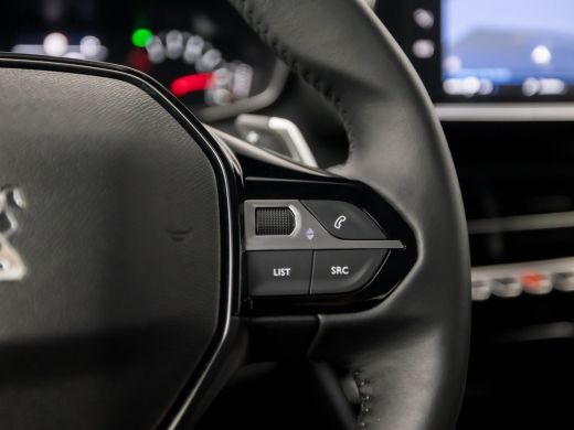 Peugeot 208 1.2 PureTech Allure Sport Automaat (APPLE CARPLAY, GROOT NAVI, LANE ASSIST, SPORTSTOELEN, PARKEER... ActivLease financial lease