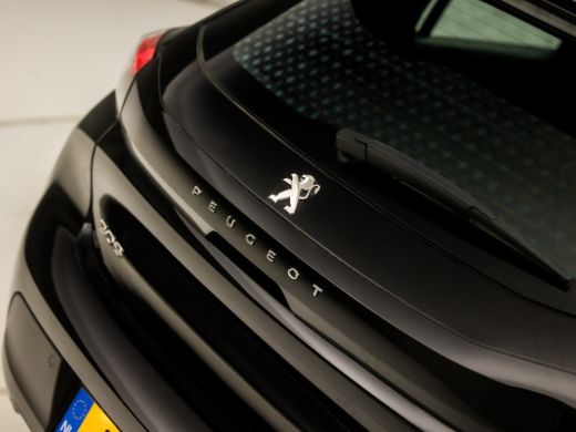 Peugeot 208 1.2 PureTech Allure Sport Automaat (APPLE CARPLAY, GROOT NAVI, LANE ASSIST, SPORTSTOELEN, PARKEER... ActivLease financial lease