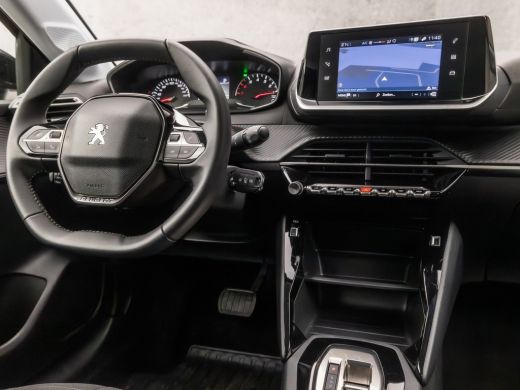 Peugeot 208 1.2 PureTech Allure Sport Automaat (APPLE CARPLAY, GROOT NAVI, LANE ASSIST, SPORTSTOELEN, PARKEER... ActivLease financial lease