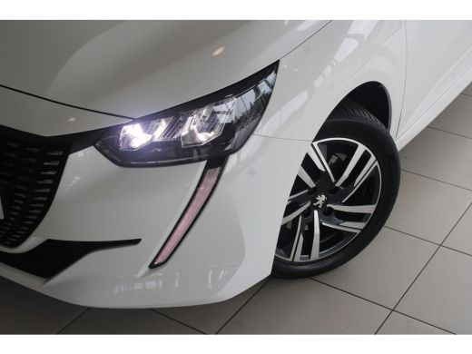 Peugeot 208 1.2 Turbo 100-PK EAT8 AUTOMAAT Allure | NAVIGATIE | PARKEERSENSOREN | CLIMATE CONTROL | CARPLAY |... ActivLease financial lease