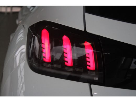 Peugeot 208 1.2 Turbo 100-PK EAT8 AUTOMAAT Allure | NAVIGATIE | PARKEERSENSOREN | CLIMATE CONTROL | CARPLAY |... ActivLease financial lease