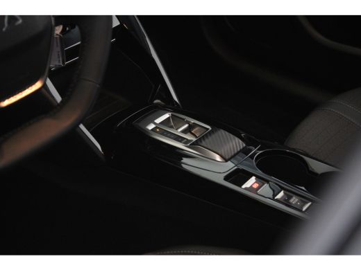 Peugeot 208 1.2 Turbo 100-PK EAT8 AUTOMAAT Allure | NAVIGATIE | PARKEERSENSOREN | CLIMATE CONTROL | CARPLAY |... ActivLease financial lease