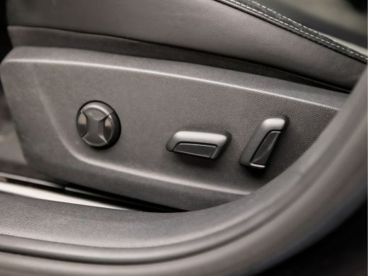 Skoda Kamiq 1.0 TSI Luxury Sport Automaat (VIRTUAL COCKPIT, APPLE CARPLAY, LEDER/ALCANTARA, STOELVERWARMING, ... ActivLease financial lease