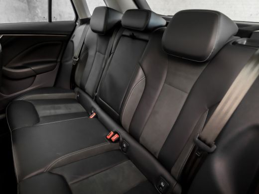 Skoda Kamiq 1.0 TSI Luxury Sport Automaat (VIRTUAL COCKPIT, APPLE CARPLAY, LEDER/ALCANTARA, STOELVERWARMING, ... ActivLease financial lease