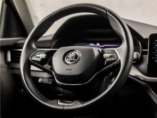 Skoda Kamiq 1.0 TSI Luxury Sport Automaat (VIRTUAL COCKPIT, APPLE CARPLAY, LEDER/ALCANTARA, STOELVERWARMING, ... ActivLease financial lease