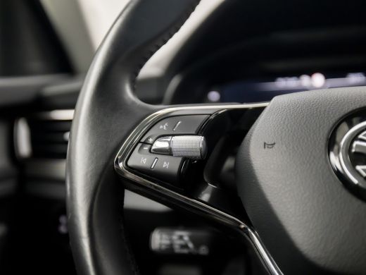 Skoda Kamiq 1.0 TSI Luxury Sport Automaat (VIRTUAL COCKPIT, APPLE CARPLAY, LEDER/ALCANTARA, STOELVERWARMING, ... ActivLease financial lease