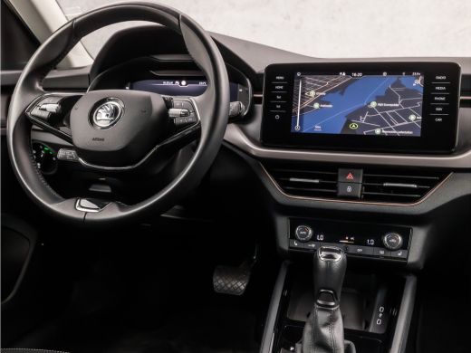 Skoda Kamiq 1.0 TSI Luxury Sport Automaat (VIRTUAL COCKPIT, APPLE CARPLAY, LEDER/ALCANTARA, STOELVERWARMING, ... ActivLease financial lease