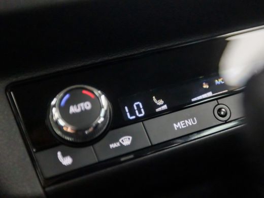 Skoda Kamiq 1.0 TSI Luxury Sport Automaat (VIRTUAL COCKPIT, APPLE CARPLAY, LEDER/ALCANTARA, STOELVERWARMING, ... ActivLease financial lease