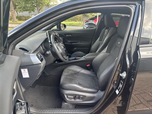 Toyota C-HR 1.8 Hybrid GR-Sport Plus | 06-10141018 Voor meer informatie ActivLease financial lease