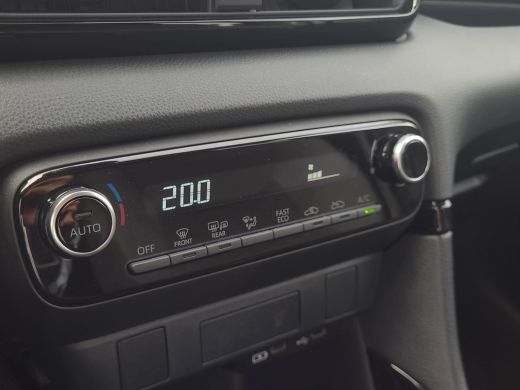 Toyota Yaris 1.5 Hybrid 115 First Edition | Apple CarPlay | Navigatie | Rijklaarprijs incl. garantie | ActivLease financial lease