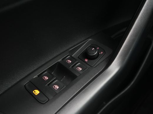 Volkswagen Polo 1.0 TSI 95pk Comfortline Business Navigatie Pdc Acc Park Assist Clima Carplay 106 ActivLease financial lease