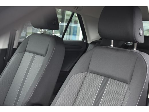Volkswagen T-Roc Life Edition Inclusief €2000,- inruilvoordeel | 'App-Connect' draadloze smartphone integratie | B... ActivLease financial lease