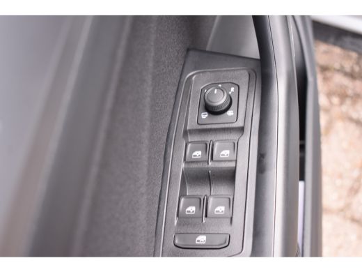 Volkswagen T-Roc Life Edition Inclusief €2000,- inruilvoordeel | 'App-Connect' draadloze smartphone integratie | B... ActivLease financial lease