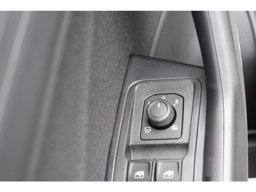 Volkswagen T-Roc Life Edition Inclusief €2000,- inruilvoordeel | 'App-Connect' draadloze smartphone integratie | B... ActivLease financial lease