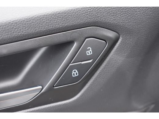 Volkswagen T-Roc Life Edition Inclusief €2000,- inruilvoordeel | 'App-Connect' draadloze smartphone integratie | B... ActivLease financial lease