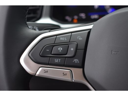 Volkswagen T-Roc Life Edition Inclusief €2000,- inruilvoordeel | 'App-Connect' draadloze smartphone integratie | B... ActivLease financial lease