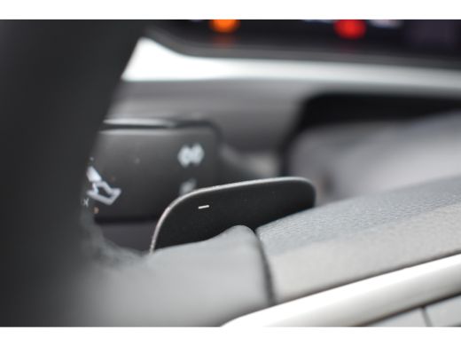 Volkswagen T-Roc Life Edition Inclusief €2000,- inruilvoordeel | 'App-Connect' draadloze smartphone integratie | B... ActivLease financial lease
