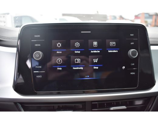 Volkswagen T-Roc Life Edition Inclusief €2000,- inruilvoordeel | 'App-Connect' draadloze smartphone integratie | B... ActivLease financial lease