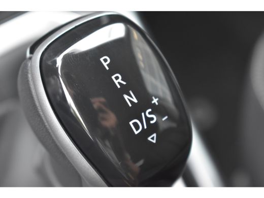 Volkswagen T-Roc Life Edition Inclusief €2000,- inruilvoordeel | 'App-Connect' draadloze smartphone integratie | B... ActivLease financial lease