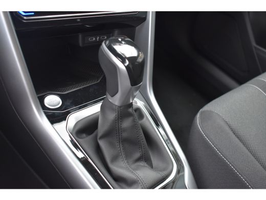 Volkswagen T-Roc Life Edition Inclusief €2000,- inruilvoordeel | 'App-Connect' draadloze smartphone integratie | B... ActivLease financial lease