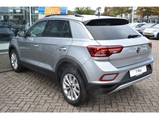 Volkswagen T-Roc Life Edition Inclusief €2000,- inruilvoordeel | 'App-Connect' draadloze smartphone integratie | B... ActivLease financial lease