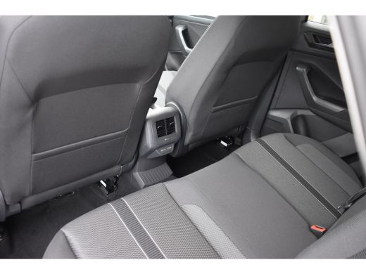 Volkswagen T-Roc Life Edition Inclusief €2000,- inruilvoordeel | 'App-Connect' draadloze smartphone integratie | B... ActivLease financial lease