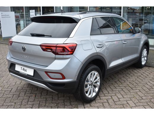 Volkswagen T-Roc Life Edition Inclusief €2000,- inruilvoordeel | 'App-Connect' draadloze smartphone integratie | B... ActivLease financial lease